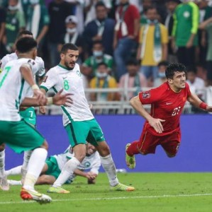 球速体育app-新华社：国足球员都应被一视同仁 能者上庸者下