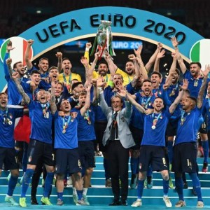 球速体育官网-马德兴现场观欧洲杯随感②：曼奇尼复制郎平模式？